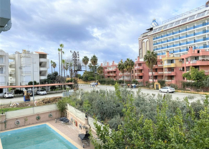 Вилла 6+2 с бассейном в районе Конаклы