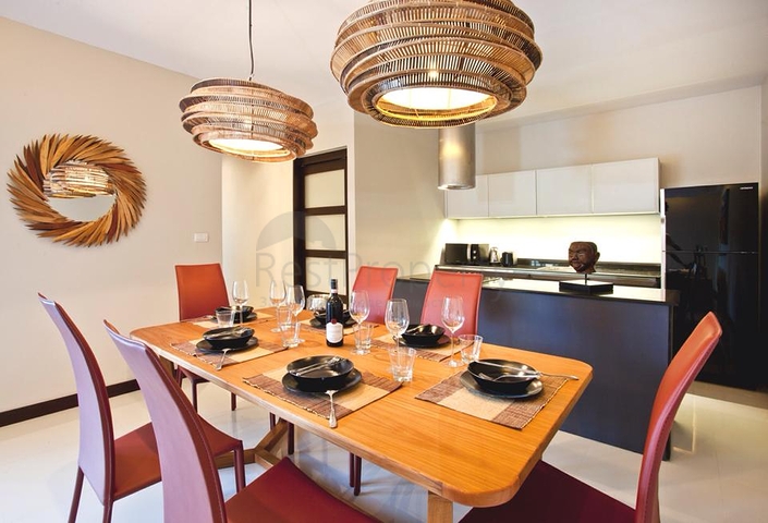 Виллы с собственным бассейном в уютном районе Равай