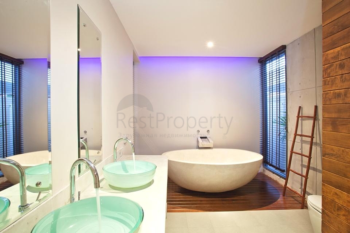 Виллы с собственным бассейном в уютном районе Равай