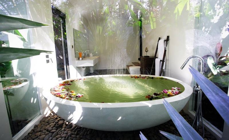 Виллы с собственным бассейном в уютном районе Равай