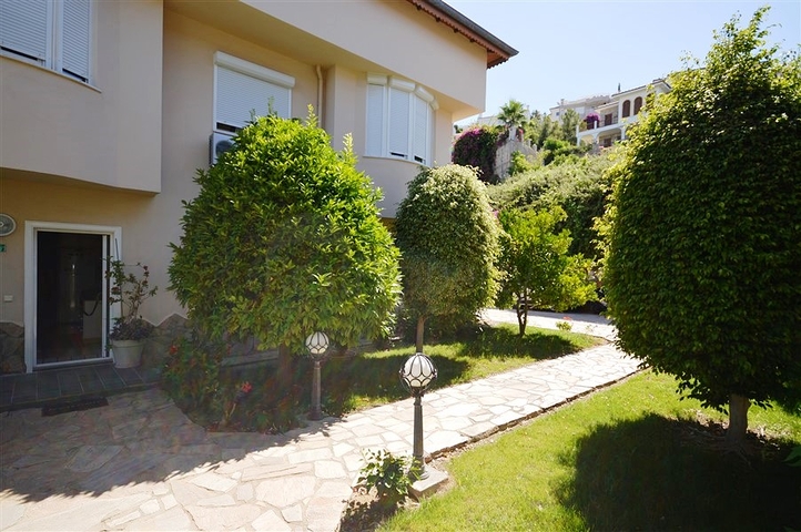 Уютная квартира 2+1 со своим садовым участком