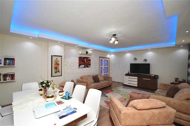 Трехкомнатная просторная квартира с отдельной кухней в районе Оба