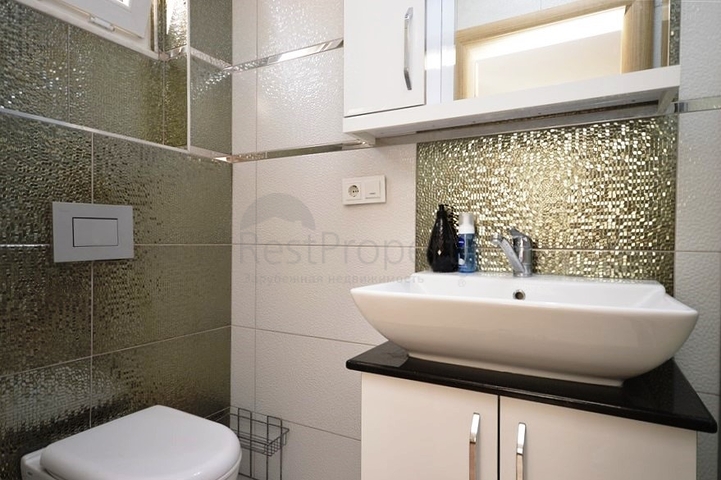 Трехкомнатная просторная квартира с отдельной кухней в районе Оба