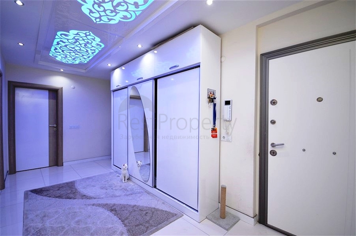 Трехкомнатная просторная квартира с отдельной кухней в районе Оба