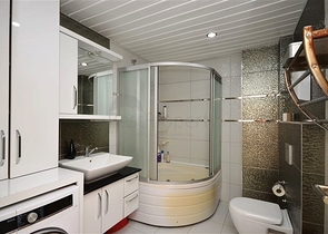 Трехкомнатная просторная квартира с отдельной кухней в районе Оба