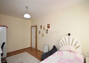 Трехкомнатная просторная квартира с отдельной кухней в районе Оба