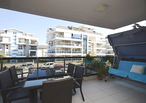 Трехкомнатная просторная квартира с отдельной кухней в районе Оба