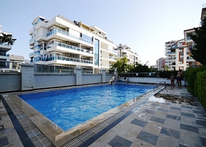 Трехкомнатная просторная квартира с отдельной кухней в районе Оба