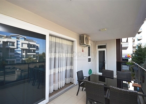 Трехкомнатная просторная квартира с отдельной кухней в районе Оба