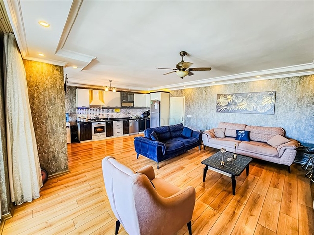 Меблированный пентхаус 4+1 в одном из жилых комплексов Махмутлара