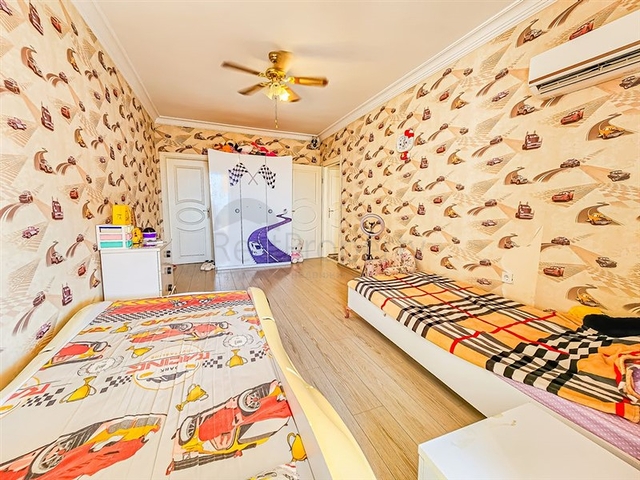 Меблированный пентхаус 4+1 в одном из жилых комплексов Махмутлара