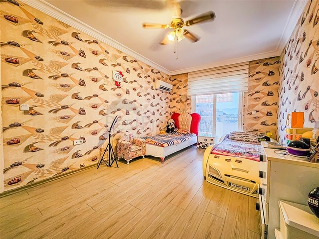 Меблированный пентхаус 4+1 в одном из жилых комплексов Махмутлара