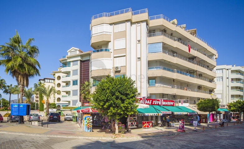 Квартира планировкой 2+1 на первой береговой линии в Оба