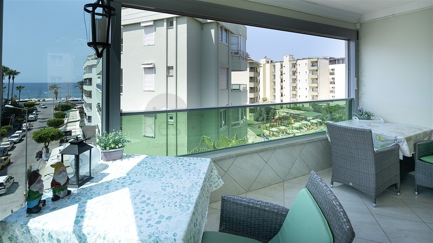 Квартира планировкой 2+1 на первой береговой линии в Оба