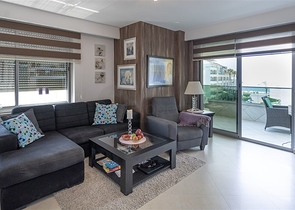 Квартира планировкой 2+1 на первой береговой линии в Оба