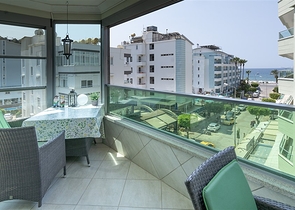 Квартира планировкой 2+1 на первой береговой линии в Оба