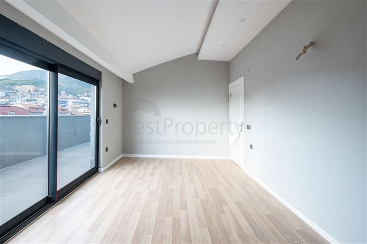 Просторный пентхаус 4+1 в районе Оба