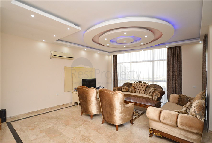 Вилла в сите 4+1 с небольшим садом и видом на море и горы в живописном районе Каргыджак