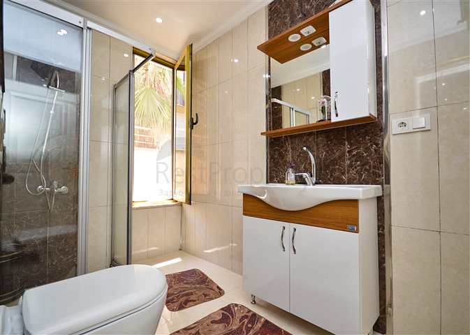 Вилла в сите 4+1 с небольшим садом и видом на море и горы в живописном районе Каргыджак