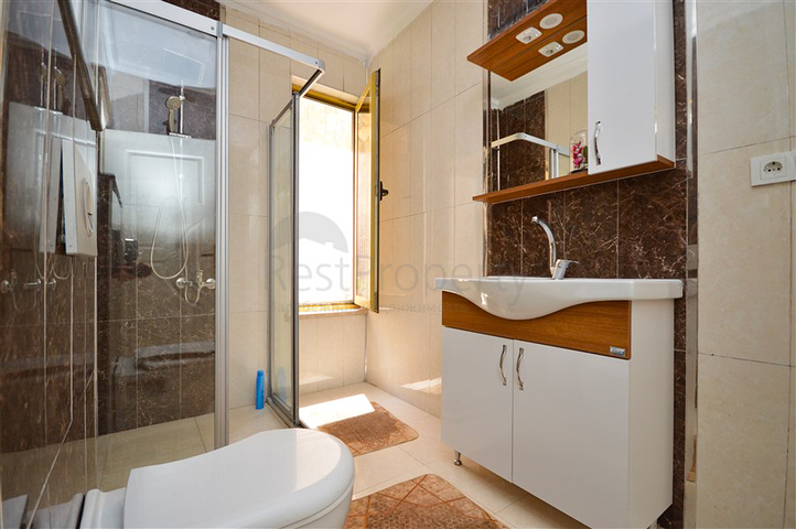 Вилла в сите 4+1 с небольшим садом и видом на море и горы в живописном районе Каргыджак