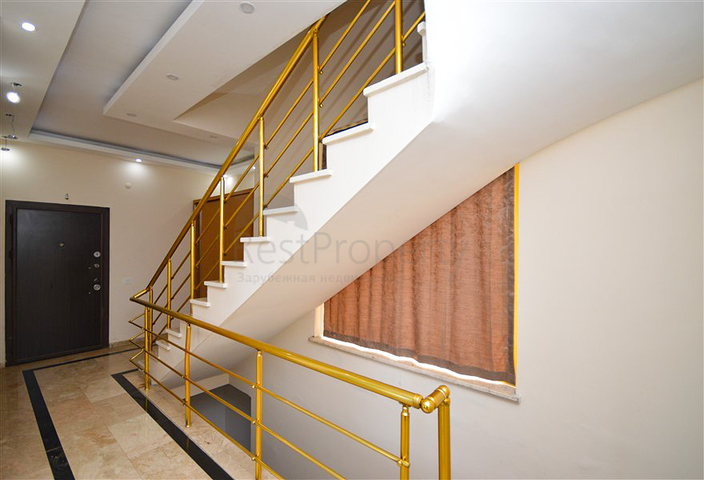 Вилла в сите 4+1 с небольшим садом и видом на море и горы в живописном районе Каргыджак