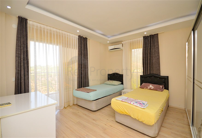 Вилла в сите 4+1 с небольшим садом и видом на море и горы в живописном районе Каргыджак