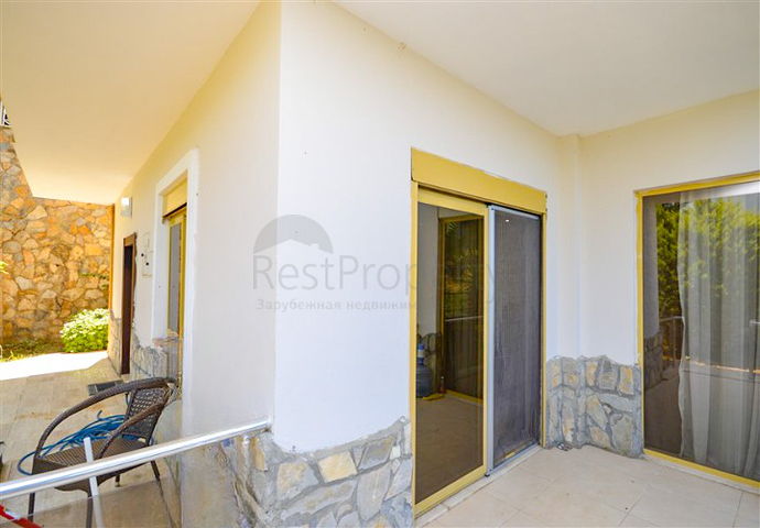 Вилла в сите 4+1 с небольшим садом и видом на море и горы в живописном районе Каргыджак