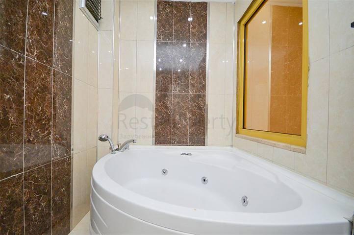 Вилла в сите 4+1 с небольшим садом и видом на море и горы в живописном районе Каргыджак