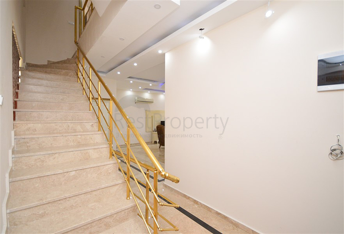 Вилла в сите 4+1 с небольшим садом и видом на море и горы в живописном районе Каргыджак