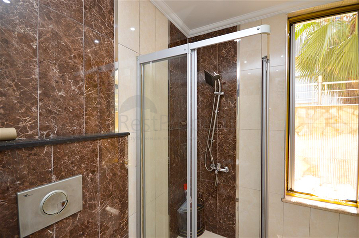 Вилла в сите 4+1 с небольшим садом и видом на море и горы в живописном районе Каргыджак