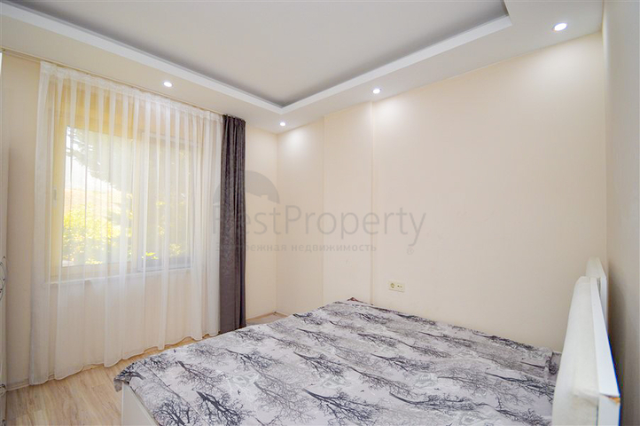 Вилла в сите 4+1 с небольшим садом и видом на море и горы в живописном районе Каргыджак