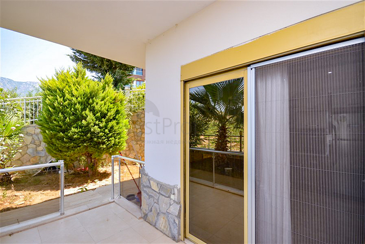 Вилла в сите 4+1 с небольшим садом и видом на море и горы в живописном районе Каргыджак