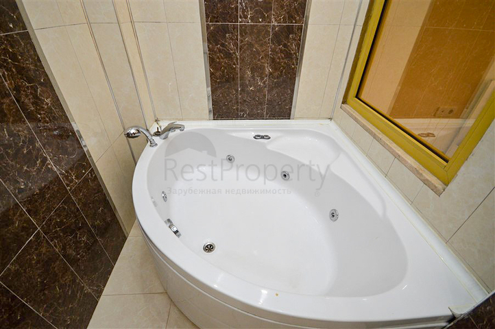 Вилла в сите 4+1 с небольшим садом и видом на море и горы в живописном районе Каргыджак