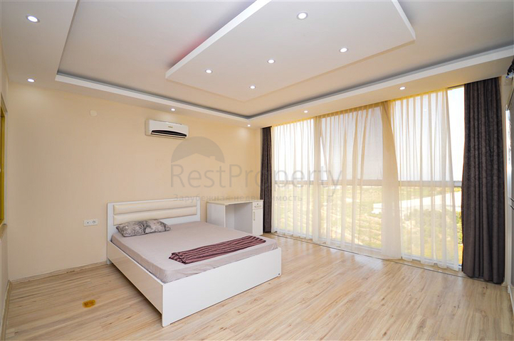 Вилла в сите 4+1 с небольшим садом и видом на море и горы в живописном районе Каргыджак