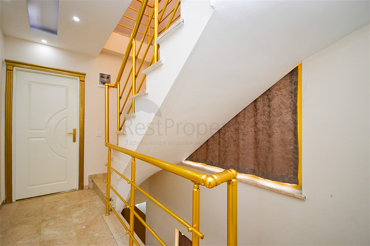 Вилла в сите 4+1 с небольшим садом и видом на море и горы в живописном районе Каргыджак