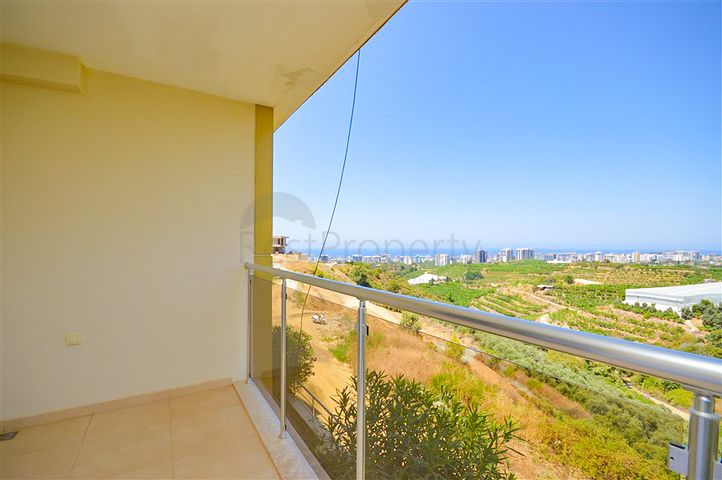 Вилла в сите 4+1 с небольшим садом и видом на море и горы в живописном районе Каргыджак