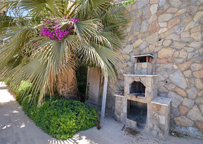 Вилла в сите 4+1 с небольшим садом и видом на море и горы в живописном районе Каргыджак