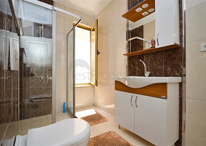 Вилла в сите 4+1 с небольшим садом и видом на море и горы в живописном районе Каргыджак