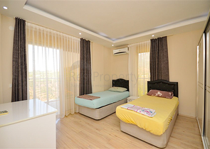 Вилла в сите 4+1 с небольшим садом и видом на море и горы в живописном районе Каргыджак