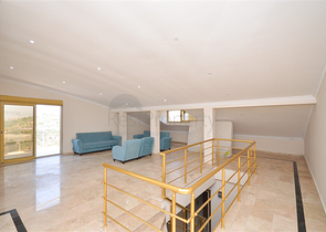 Вилла в сите 4+1 с небольшим садом и видом на море и горы в живописном районе Каргыджак