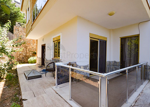 Вилла в сите 4+1 с небольшим садом и видом на море и горы в живописном районе Каргыджак