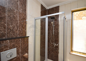 Вилла в сите 4+1 с небольшим садом и видом на море и горы в живописном районе Каргыджак