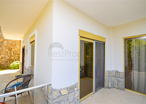 Вилла в сите 4+1 с небольшим садом и видом на море и горы в живописном районе Каргыджак