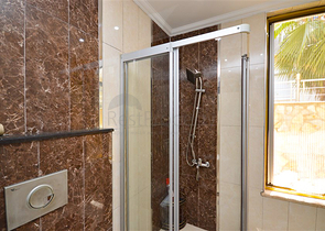 Вилла в сите 4+1 с небольшим садом и видом на море и горы в живописном районе Каргыджак