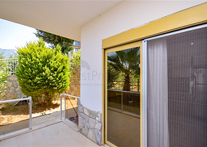 Вилла в сите 4+1 с небольшим садом и видом на море и горы в живописном районе Каргыджак