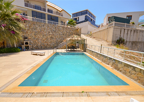 Вилла в сите 4+1 с небольшим садом и видом на море и горы в живописном районе Каргыджак