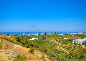 Вилла в сите 4+1 с небольшим садом и видом на море и горы в живописном районе Каргыджак