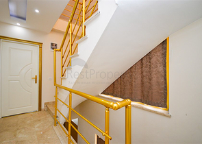 Вилла в сите 4+1 с небольшим садом и видом на море и горы в живописном районе Каргыджак