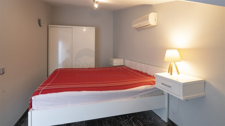 Уютный двухэтажный пентхаус в пешей доступности к морю с видом на горы   