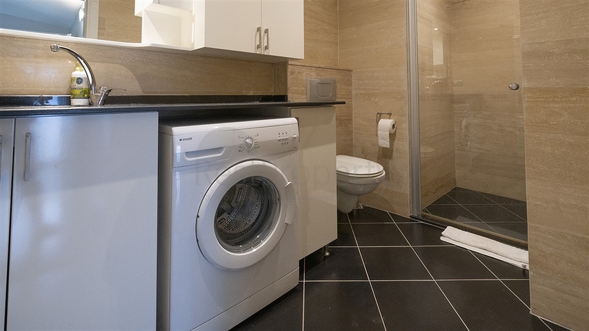 Уютный двухэтажный пентхаус в пешей доступности к морю с видом на горы   